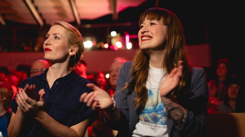 Linken-Spitzenkandidatin Heidi Reichinnek feiert ihren Wahlerfolg | Bild: picture alliance / photothek.de | Juliane Sonntag Linken-Spitzenkandidatin Heidi Reichinnek feiert ihren Wahlerfolg