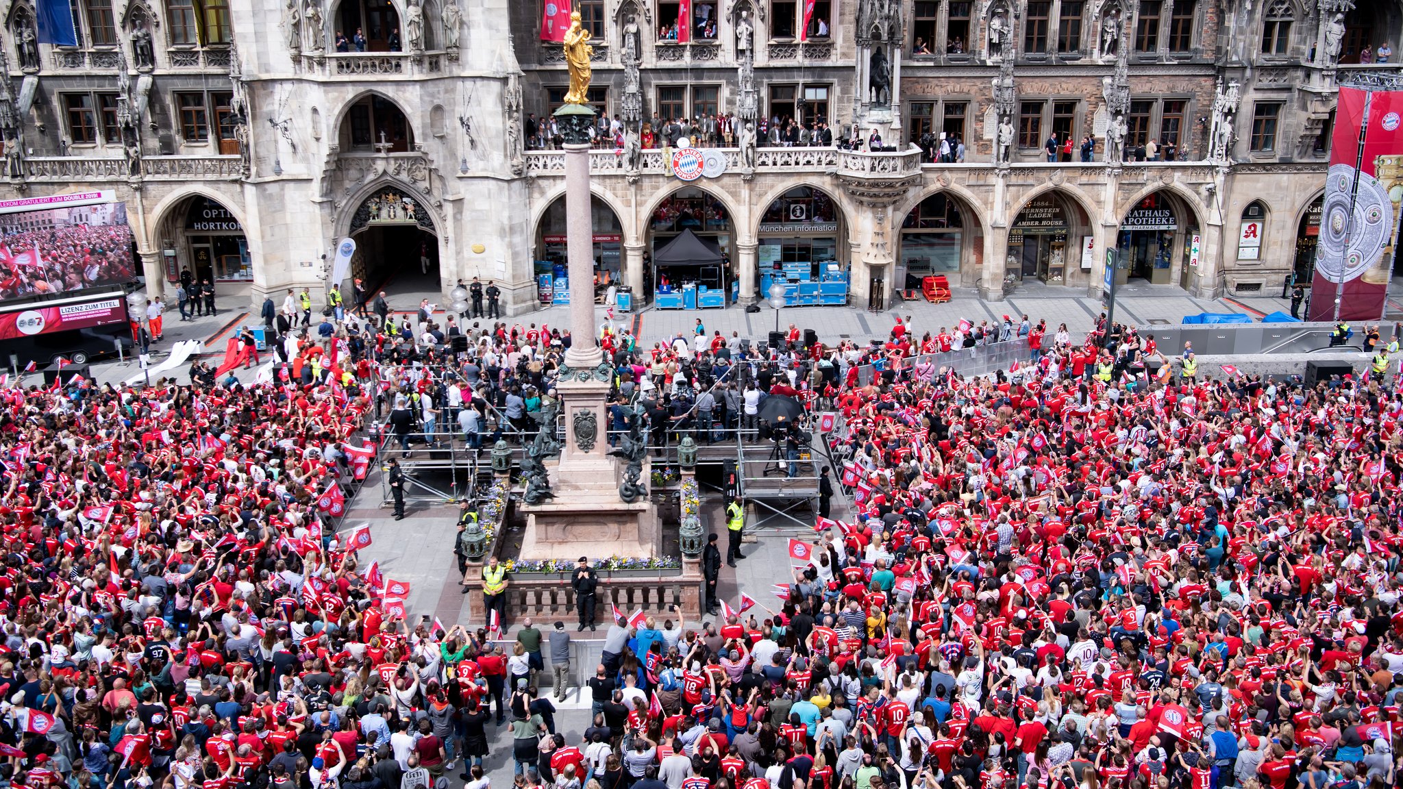 Archivbild: Meisterfeier des FCB auf dem Marienplatz im Jahr 2019.