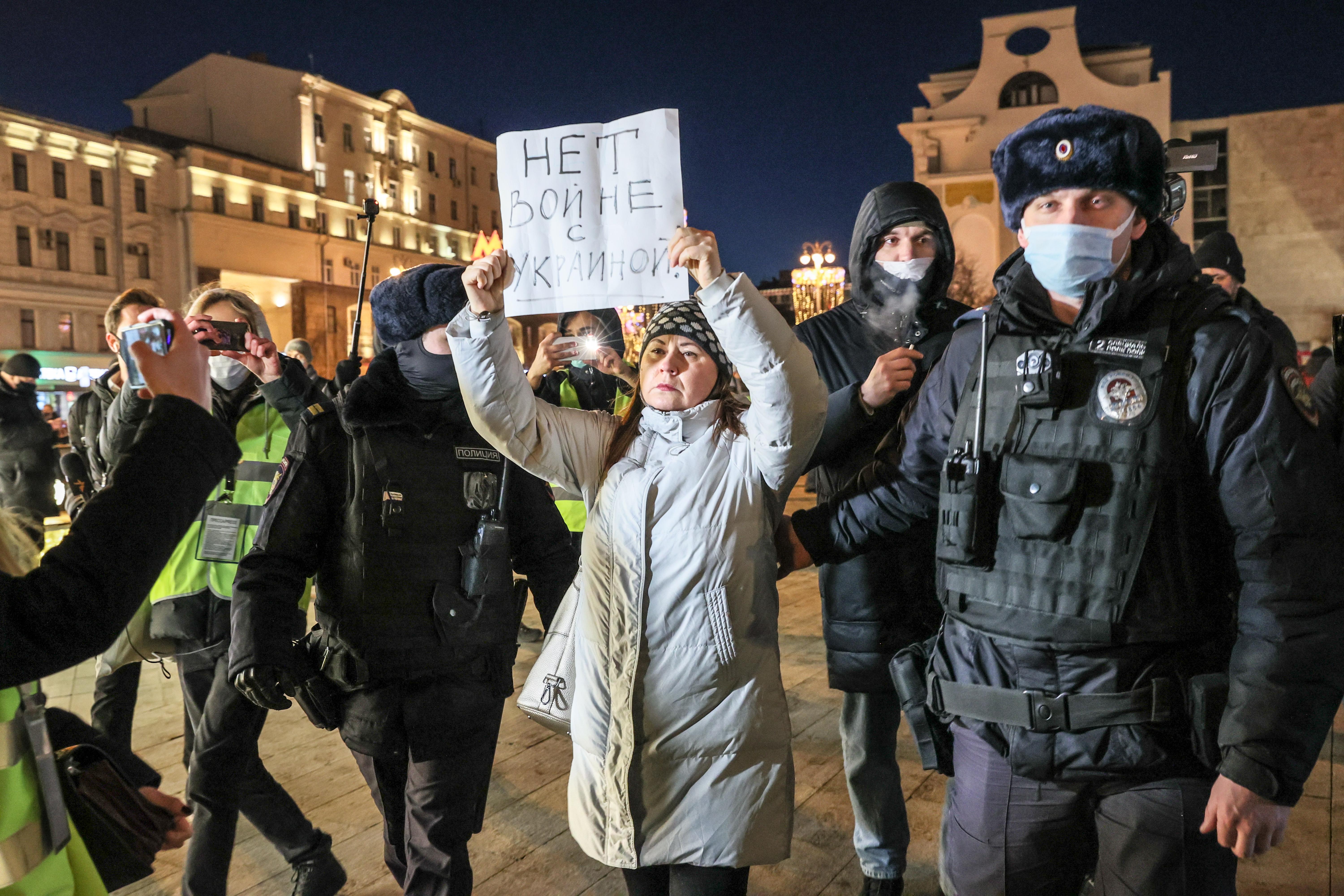 26 февраля год. Митинг против войны в Москве 2022. Протесты в Москве 2022. Протесты в Москве. Митинги в России.