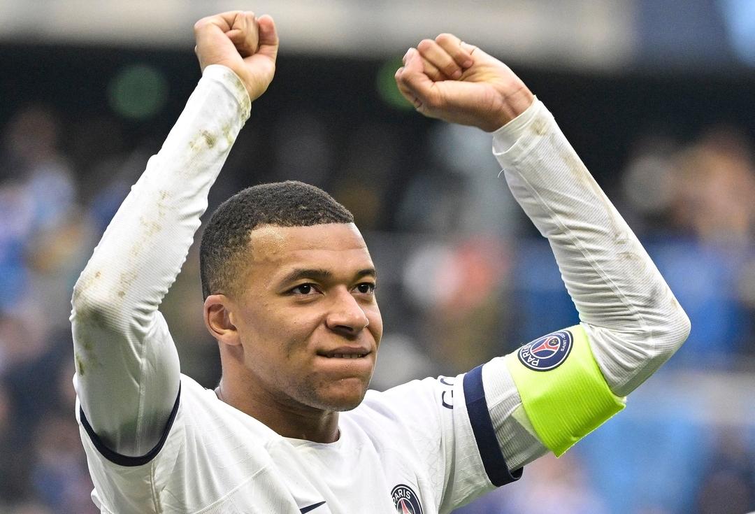 Kylian Mbappé von Paris Saint-Germain jubelt nach einem Sieg