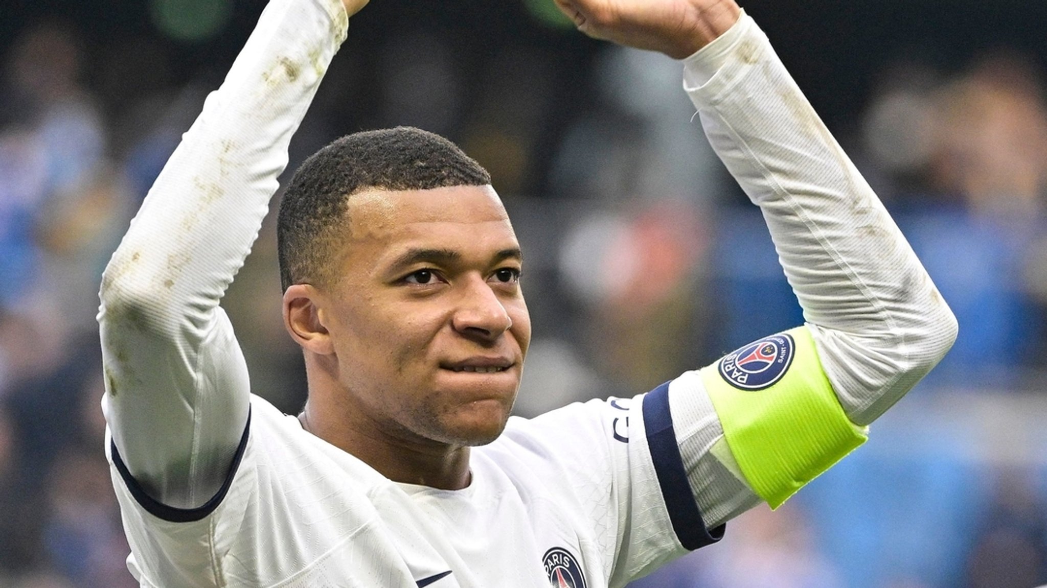 Kylian Mbappé von Paris Saint-Germain jubelt nach einem Sieg