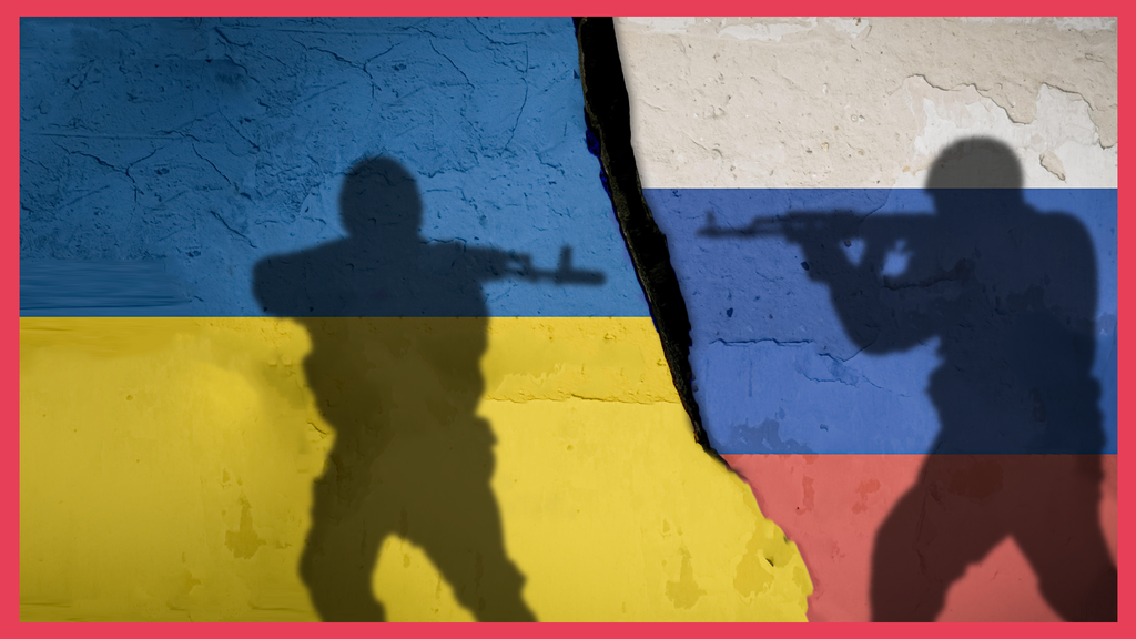 Die Flaggen der Ukraine und Russlands im Hintergrund, auf ihnen ist jeweils ein Schatten eines Soldaten, der mit gezogenem Gewehr auf den anderen zielt. | Bild: colourbox.com; Montage: BR
