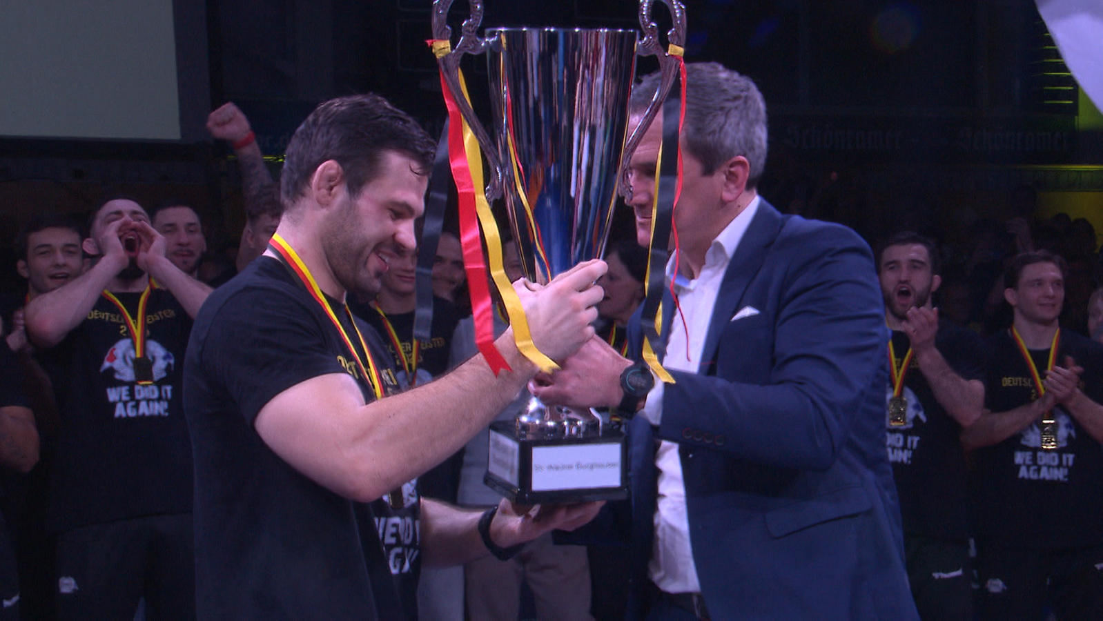 Sechster Titel: Wacker Burghausen gewinnt Ringen-Bundesliga | BR24