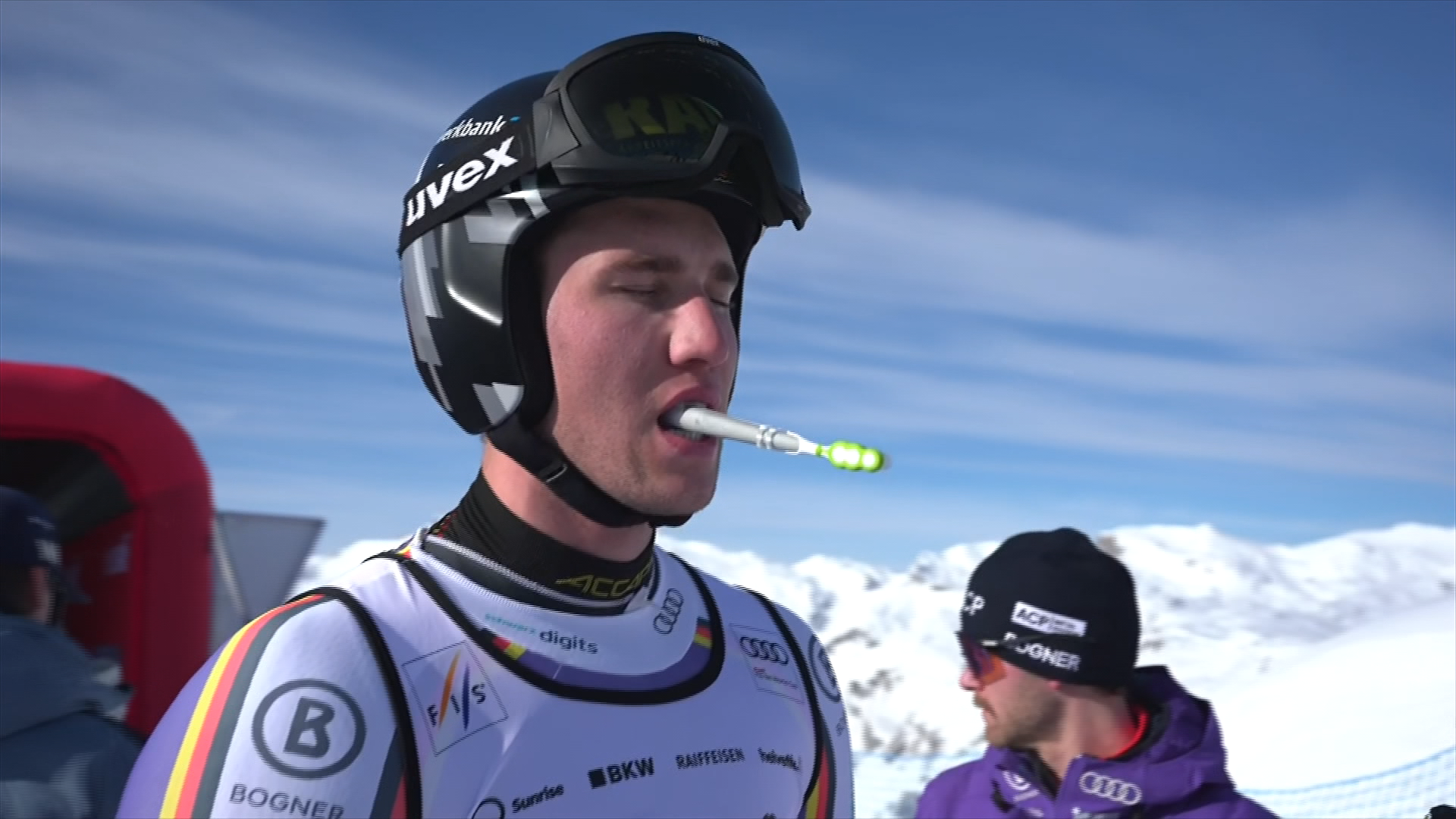 Luis Vogt mit Zahnbürste