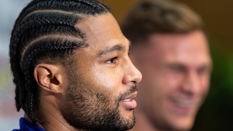 Serge Gnabry bei einem Pressetermin der deutschen Nationalmannschaft | Bild: picture alliance / GES/Markus Gilliar | Markus Gilliar Serge Gnabry bei einem Pressetermin der deutschen Nationalmannschaft