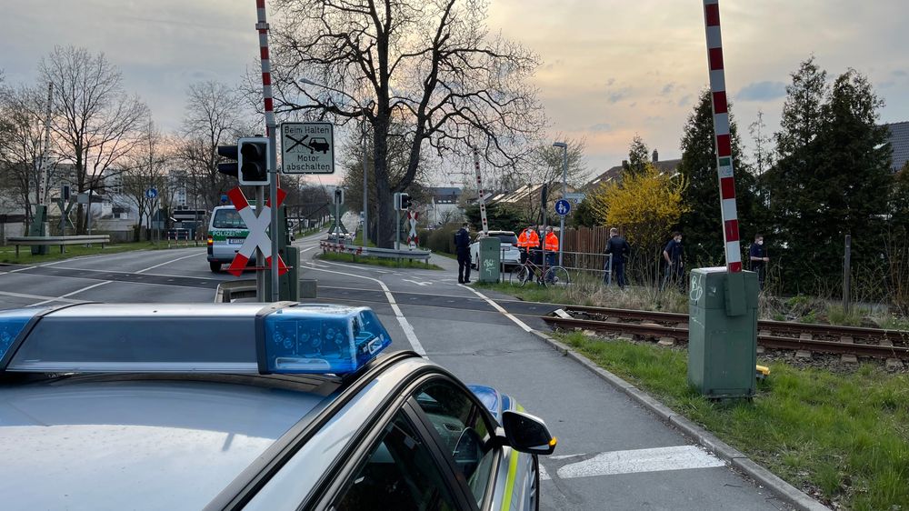 Bayreuth Radfahrerin wird von Zug erfasst und stirbt BR24