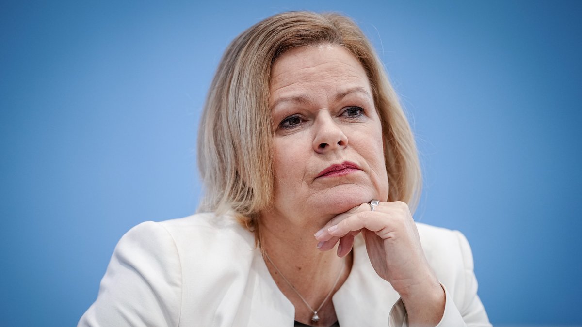 Bundesinnenministerin Nancy Faeser (SPD) will das Asylverfahren in Deutschland verbessern.