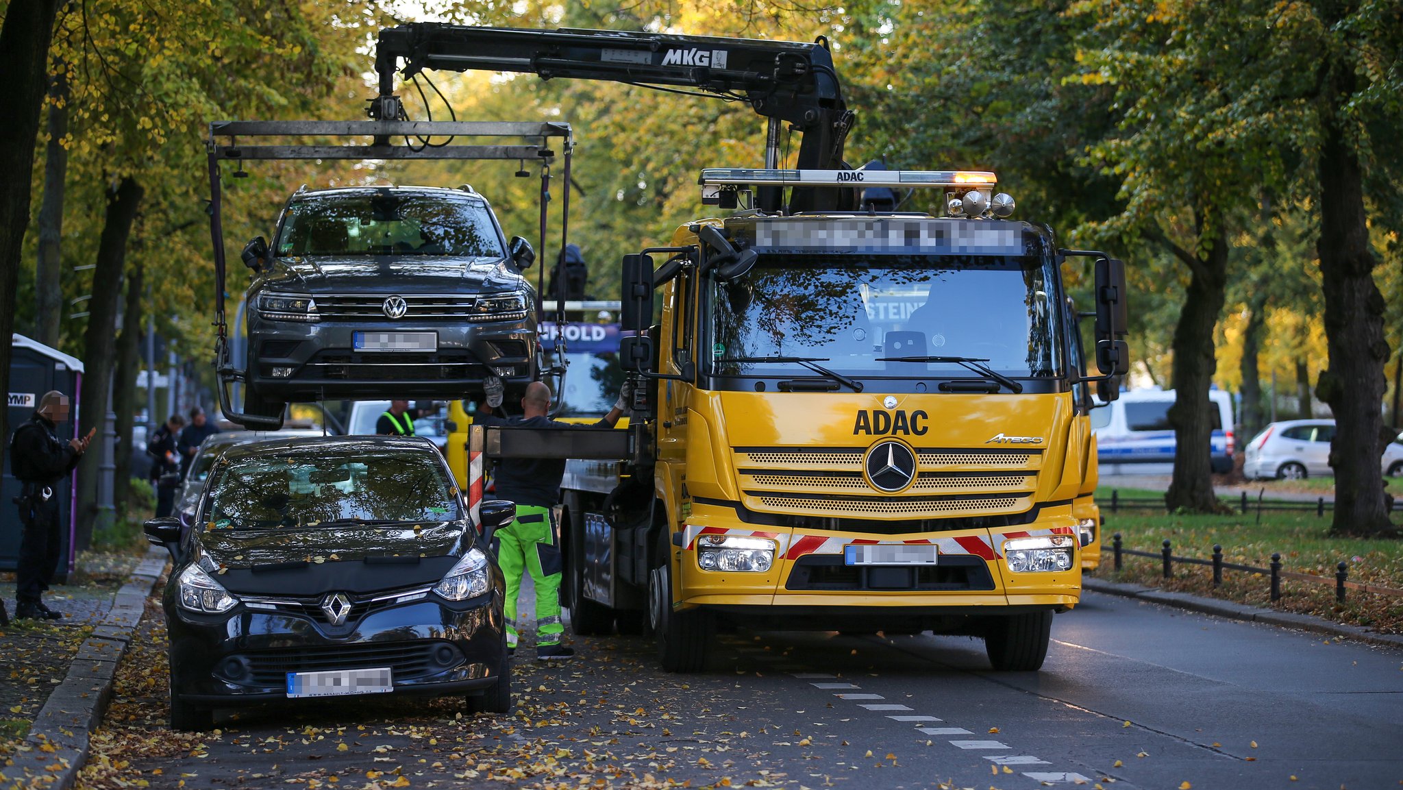 Ein Auto, das abgeschleppt wird