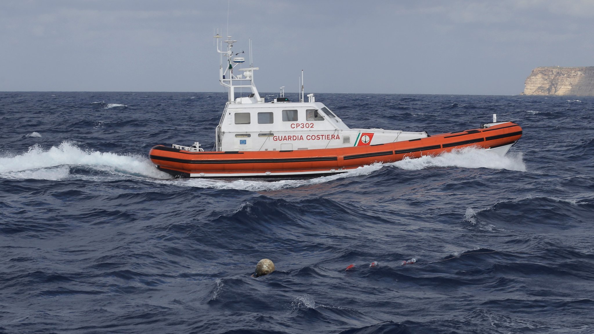 Flüchtlingsboot kentert vor Lampedusa: Mehrere Tote