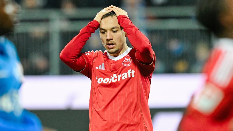 Julian Justvan (FCN) ärgert sich nach vergebener Chance | Bild: picture alliance/dpa | Uwe Anspach Julian Justvan (FCN) ärgert sich nach vergebener Chance