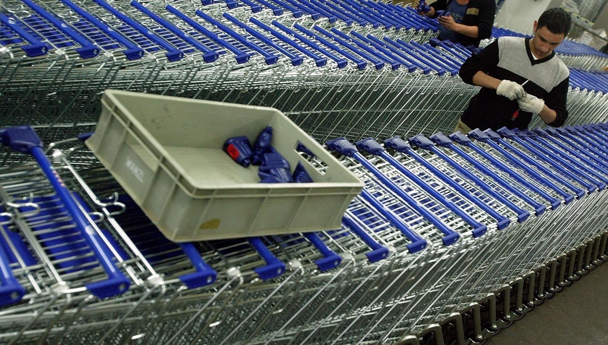 Archivbild: Einkaufswagen-Produktion bei Wanzl