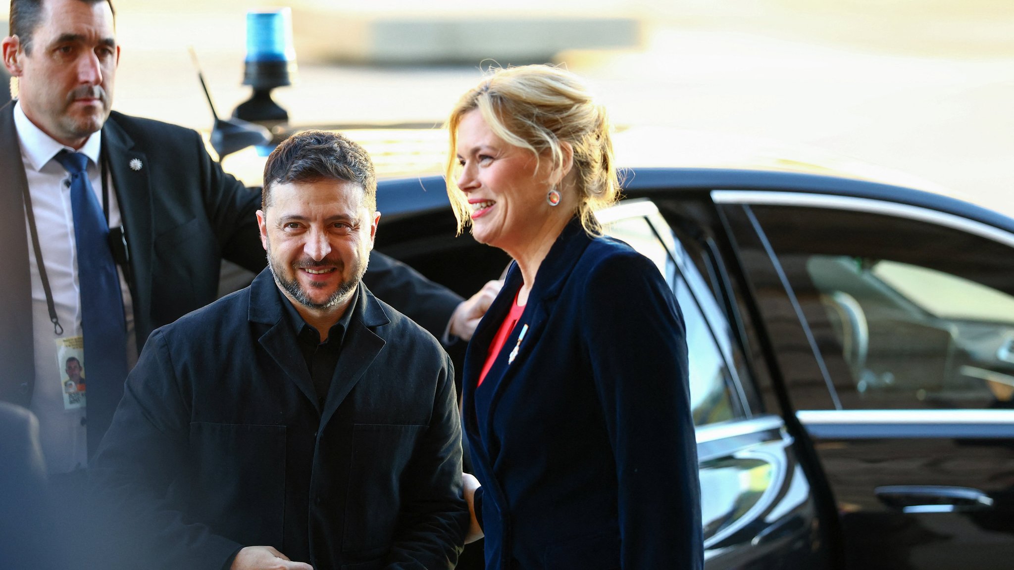 Bundestagspräsidentin Klöckner begrüßt Selenskyj | Bild: REUTERS/Lisi Niesner/Pool Bundestagspräsidentin Klöckner begrüßt Selenskyj