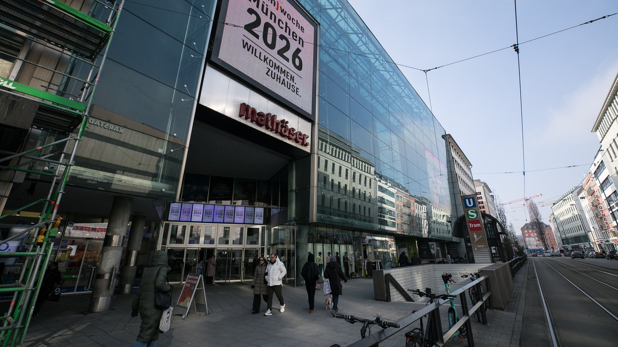 Das Mathäser-Kino und die dazugehörigen Einkaufspassagen von außen.