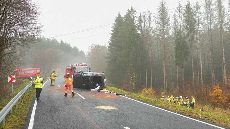 19-Jährige und 16-Jährige sterben bei Frontalzusammenstoß | Bild: News5/Höfig 19-Jährige und 16-Jährige sterben bei Frontalzusammenstoß