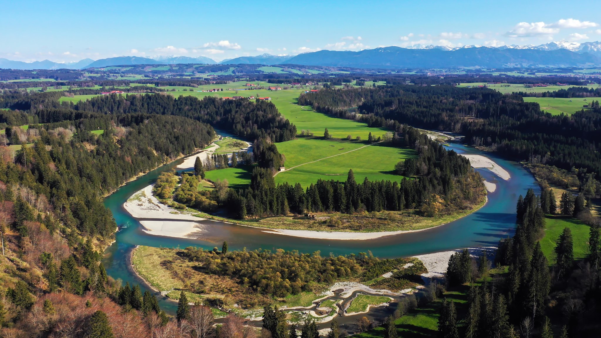 Luftbild von der Litzauer Schleife bei schönem Wetter.