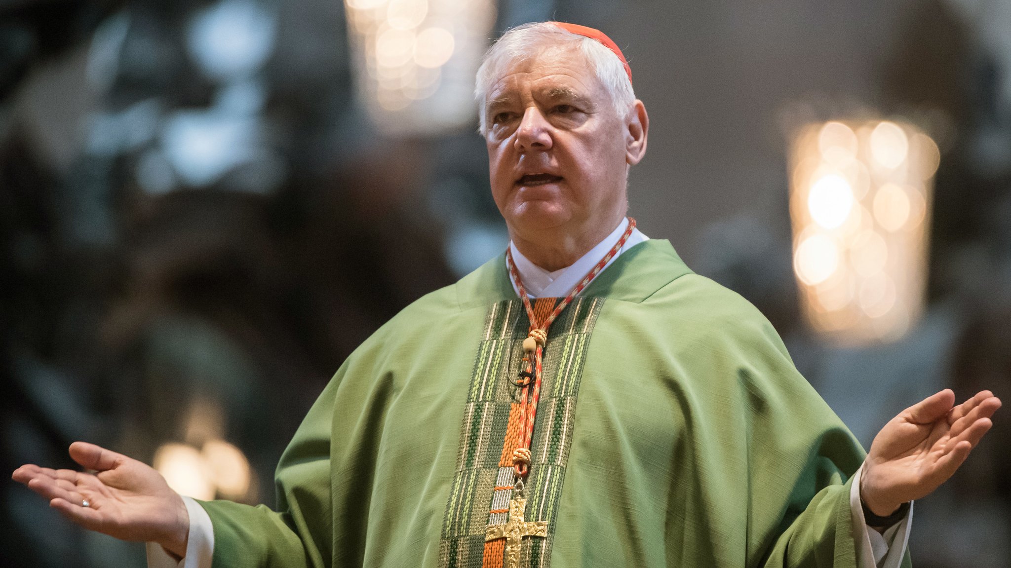 Kardinal Gerhard Ludwig Müller breitet am 02.07.2017 in Mainz (Rheinland-Pfalz) im Dom die Arme aus. Am Vortag war bekannt geworden, dass Papst Franziskus sich von Müller als Chef der Glaubenskongregation trennt. 