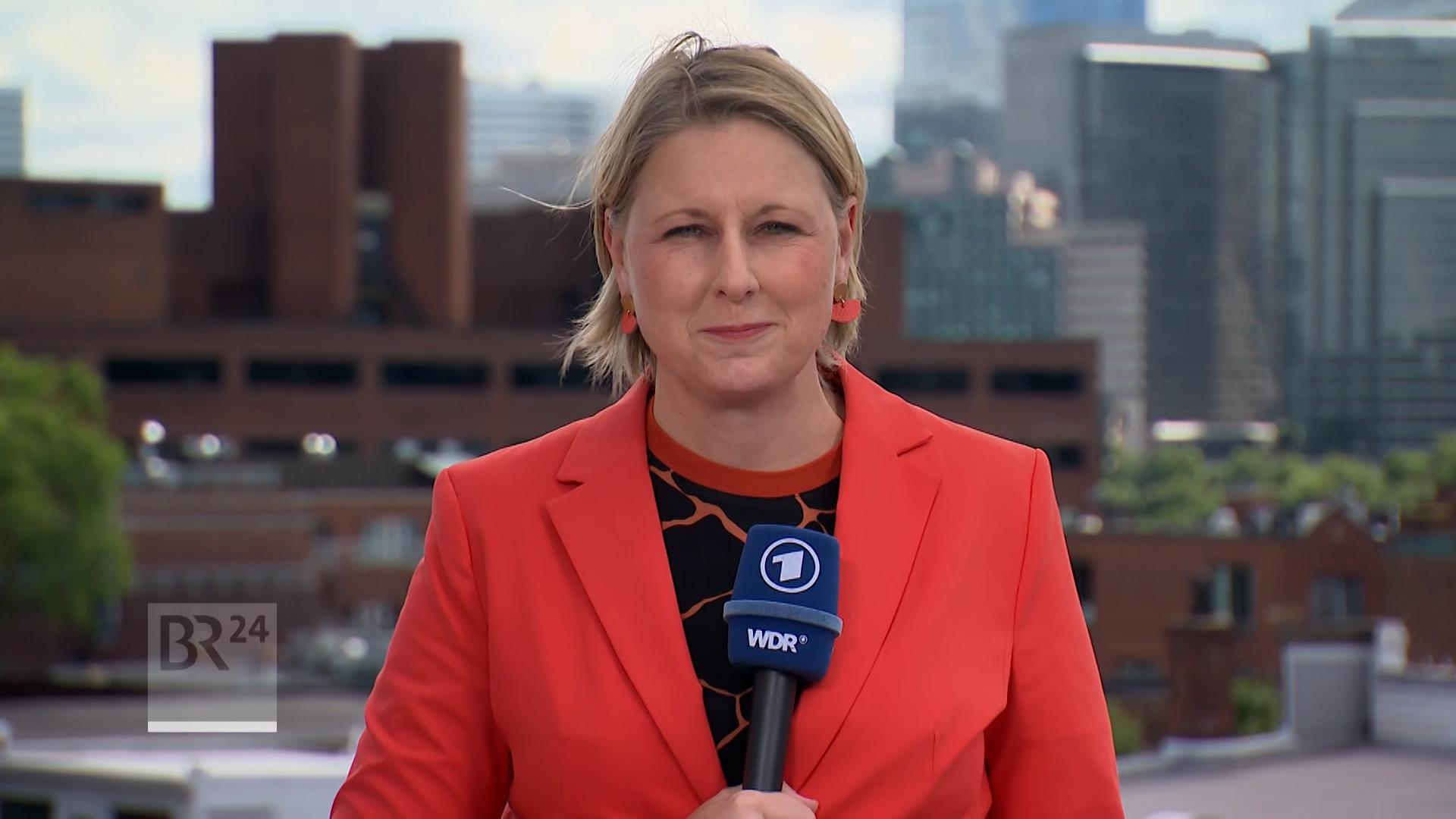 Die ARD-Korrespondentin Gudrun Engel ist Moderatorin Anouschka Horn aus Washington zugeschaltet. Themen des Gesprächs sind "EU-Zölle" und "keine ausländischen Studenten in Harvard".