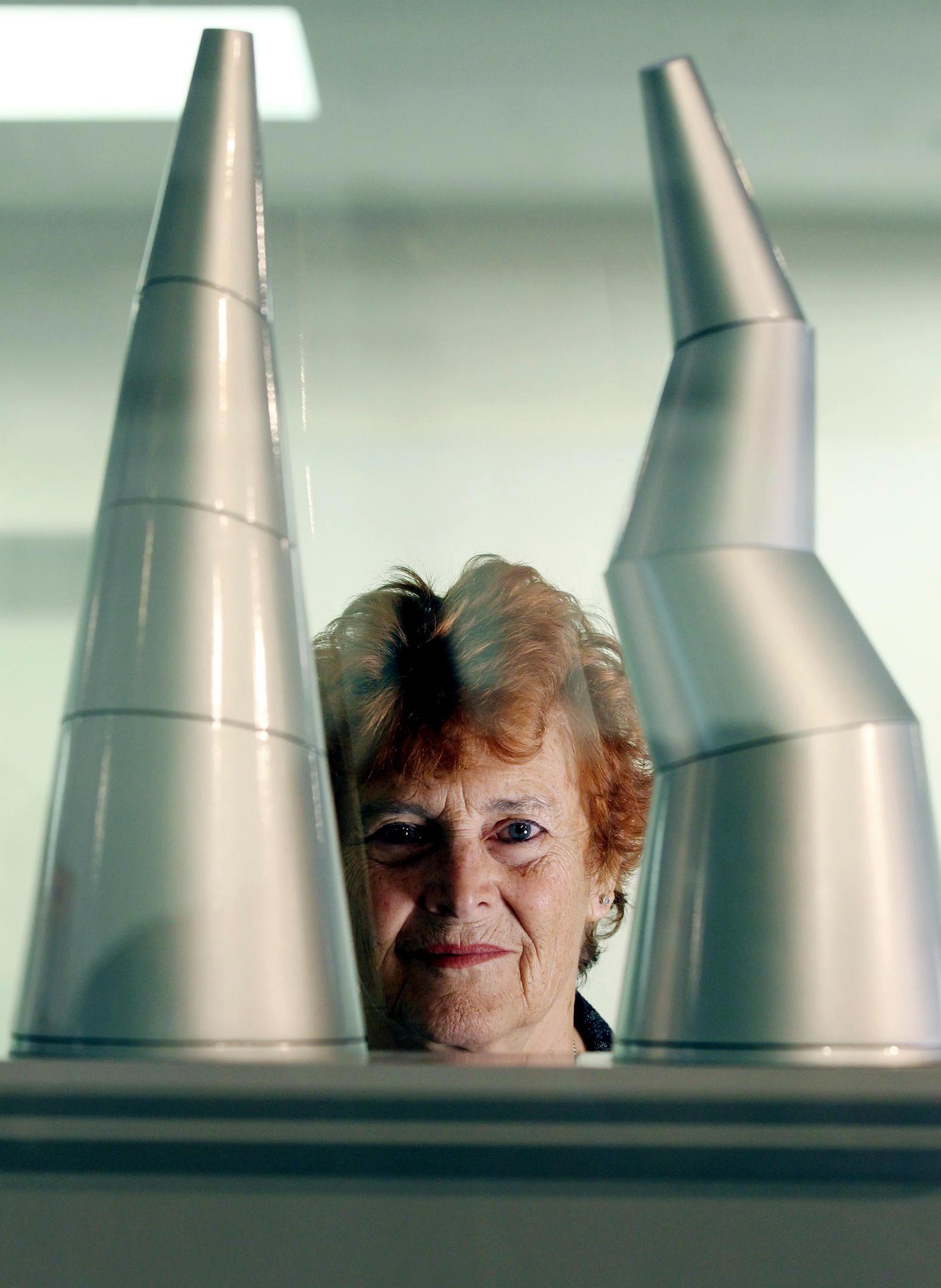 Die Künstlerin Liliane Lijn (84)