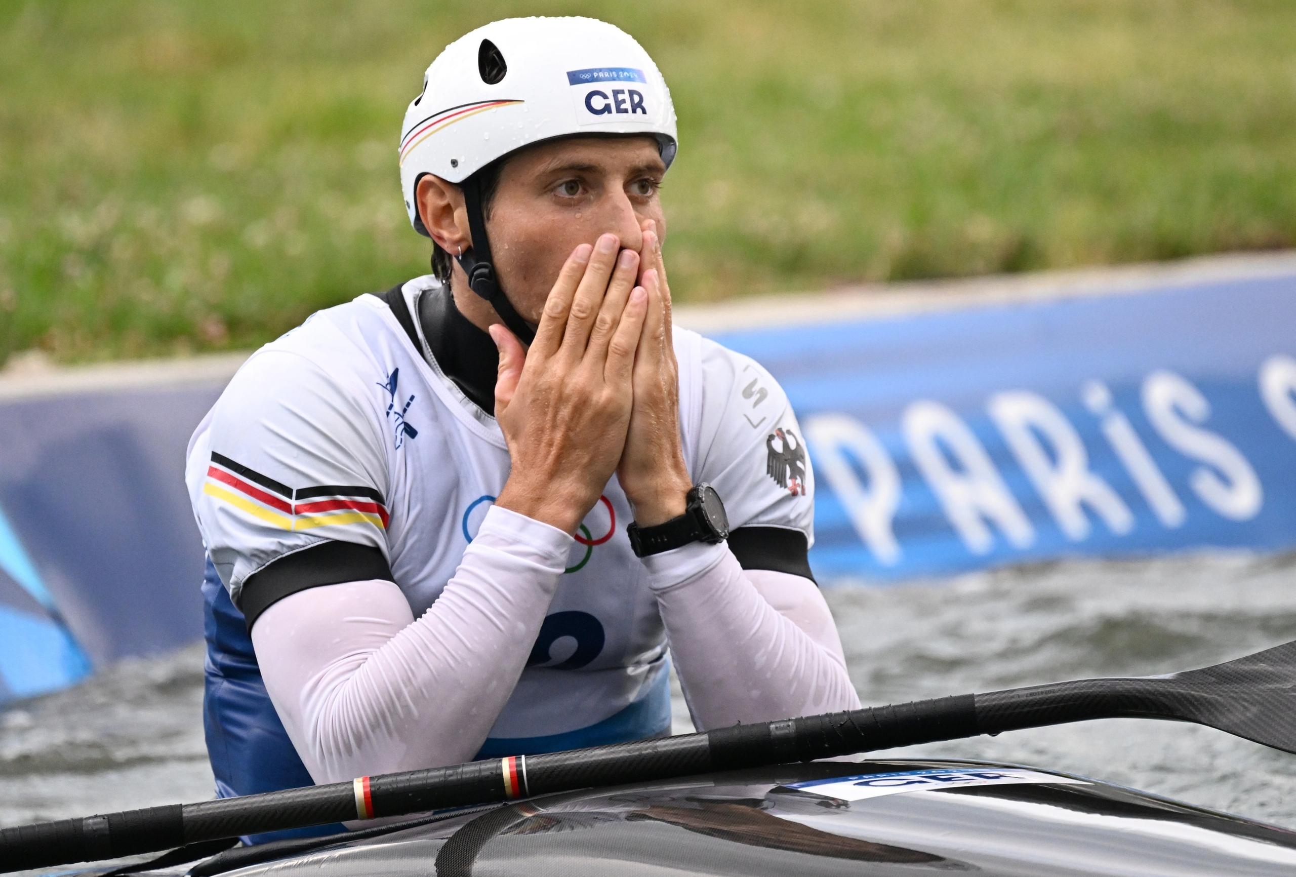 01.08.2024, Frankreich, Vaires-Sur-Marne: Olympia, Paris 2024, Kanu/Slalom, Kajak-Einer, Herren, Finale, Noah Hegge aus Deutschland ist nach seinem Lauf enttäuscht. 