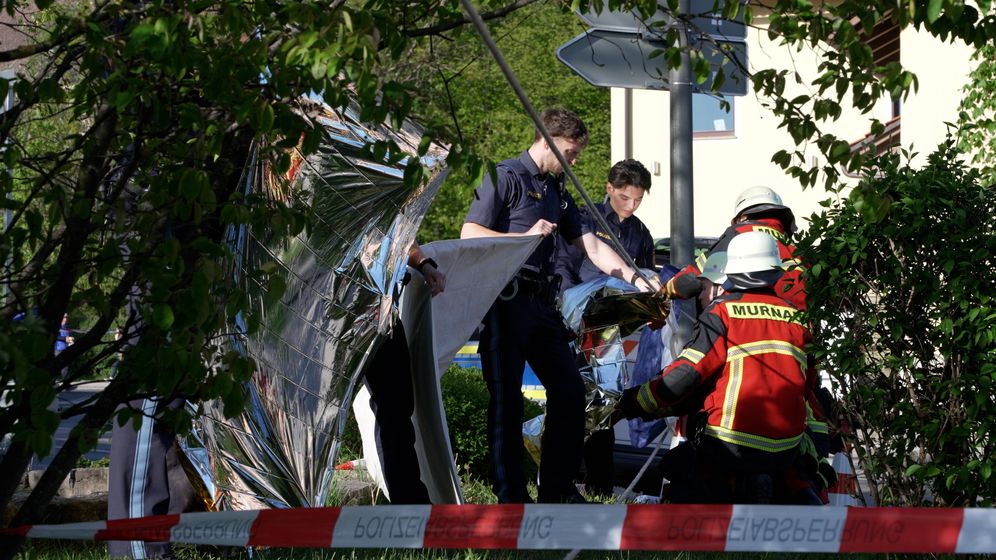 Polizei und Rettungskräfte am Tatort in Murnau | Bild:Dominik Bartl