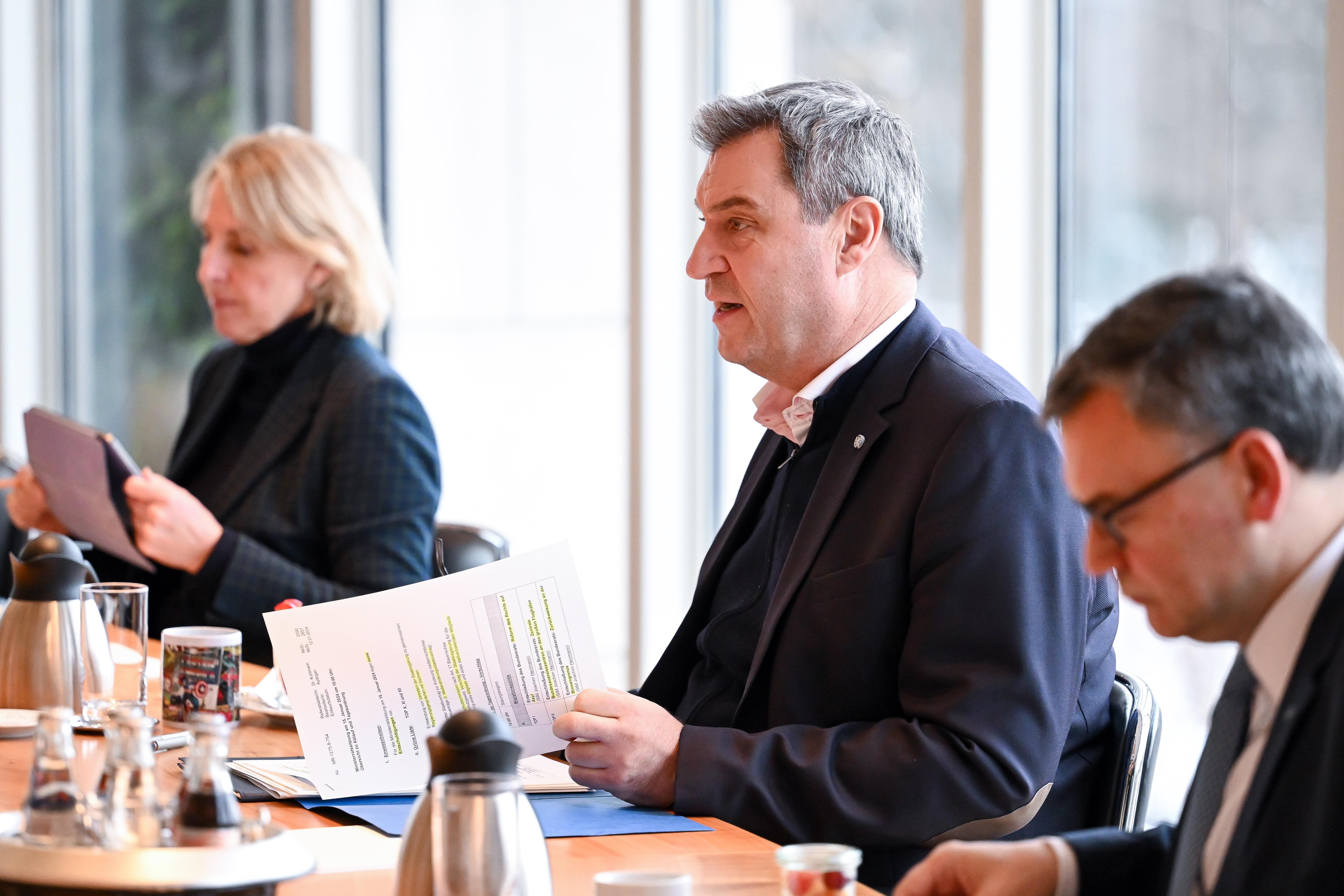 Ministerpräsident Söder bei einer Sitzung des bayerischen Kabinetts in München