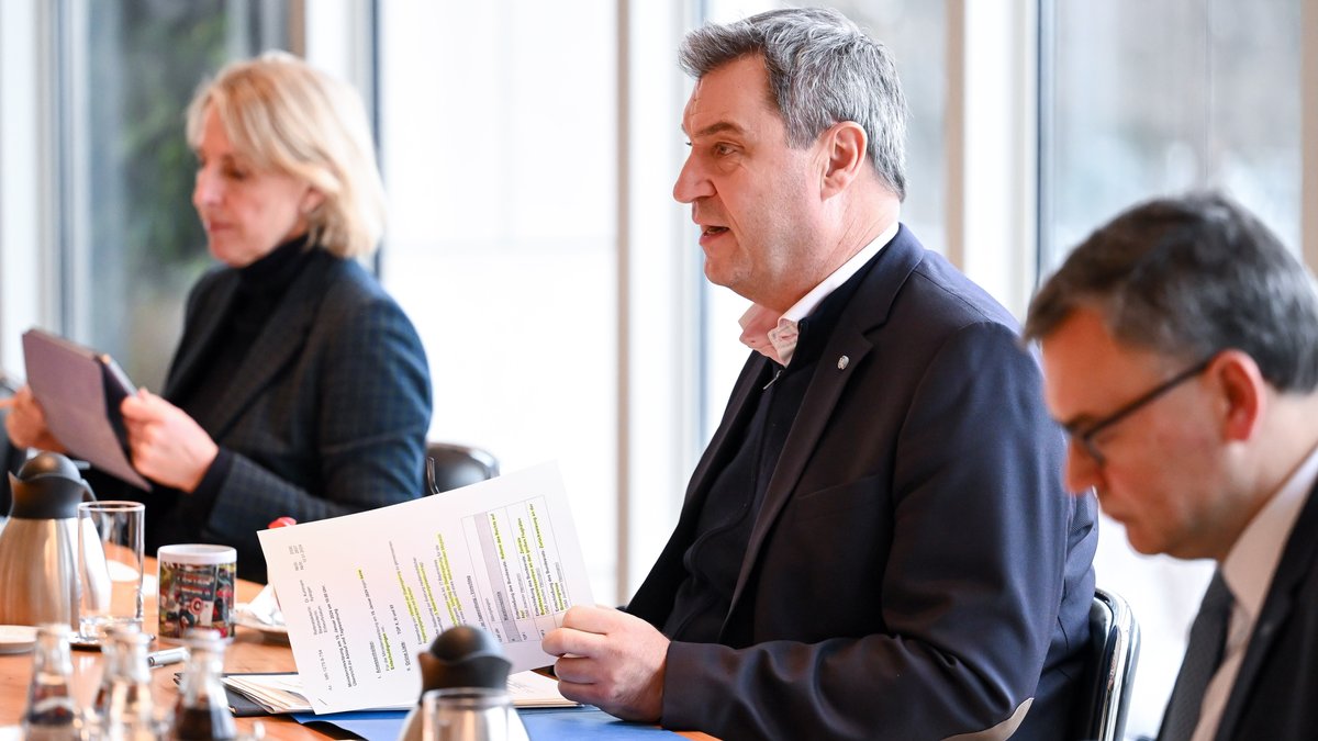 Ministerpräsident Söder bei einer Sitzung des bayerischen Kabinetts in München