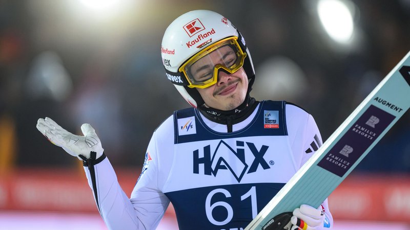 14.12.2025, Sachsen, Klingenthal: Ski nordisch/Skispringen: Weltcup, Großschanze, Männer, 2. Durchgang. Philipp Raimund aus Deutschland reagiert nach seinem Sprung. Foto: Hendrik Schmidt/dpa +++ dpa-Bildfunk +++ | Bild: dpa-Bildfunk/Hendrik Schmidt 14.12.2025, Sachsen, Klingenthal: Ski nordisch/Skispringen: Weltcup, Großschanze, Männer, 2. Durchgang. Philipp Raimund aus Deutschland reagiert nach seinem Sprung. Foto: Hendrik Schmidt/dpa +++ dpa-Bildfunk +++