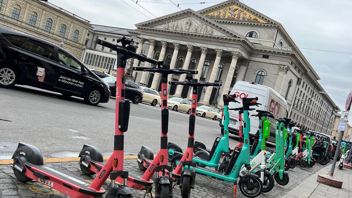 Feuerwehr löscht E-Scooter: Wann werden die Akkus gefährlich?