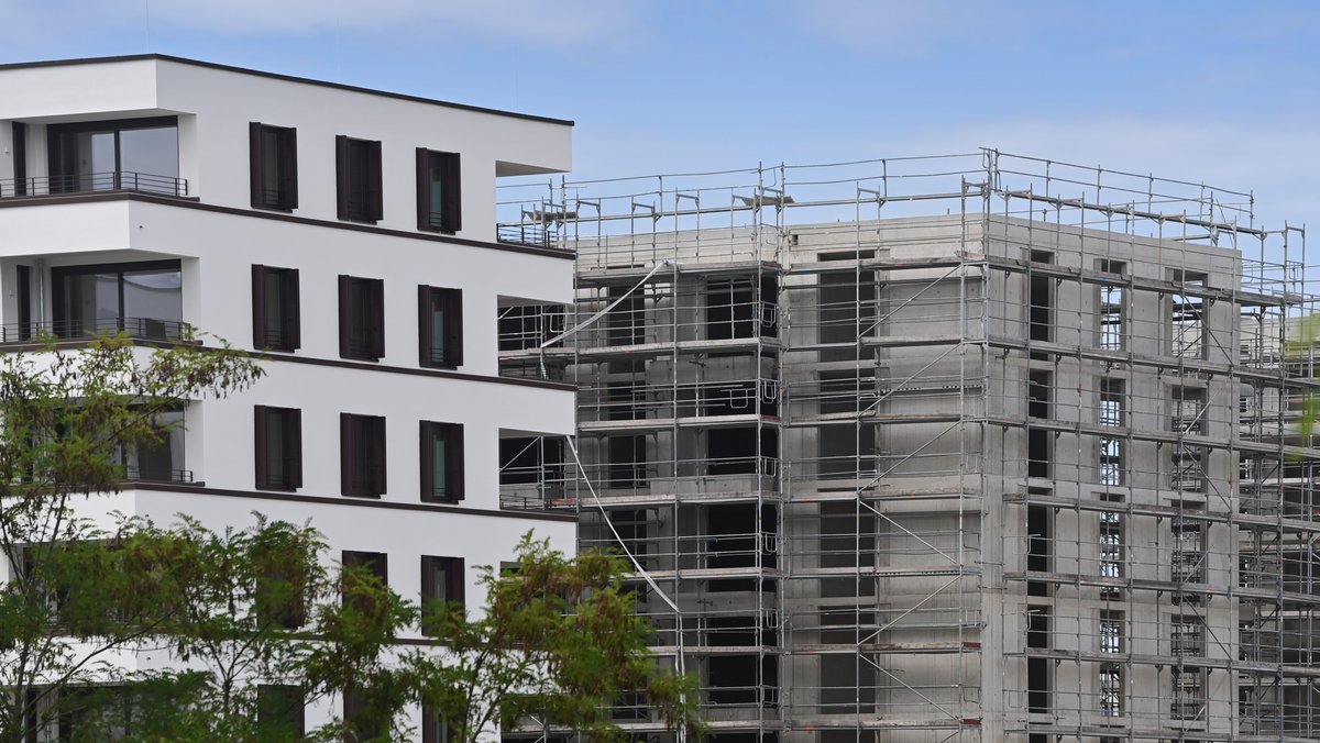 Rund 10.000 neue Wohnungen sollen laut Koalition bis 2025 in Bayern entstehen - bislang ist die Bilanz verheerend.