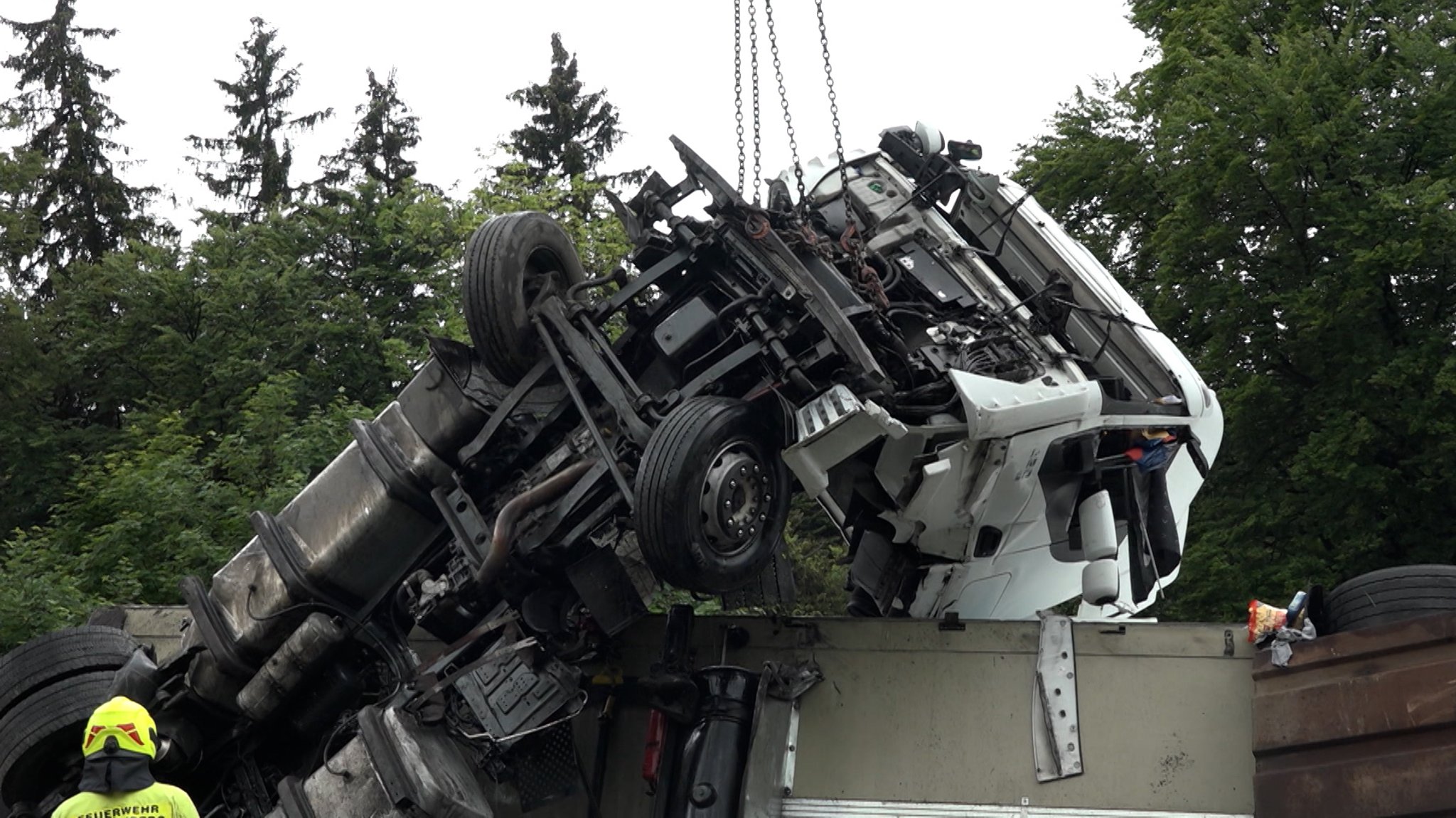 Im Video: Verkehrsbehinderungen nach Lkw-Unfall auf A8 