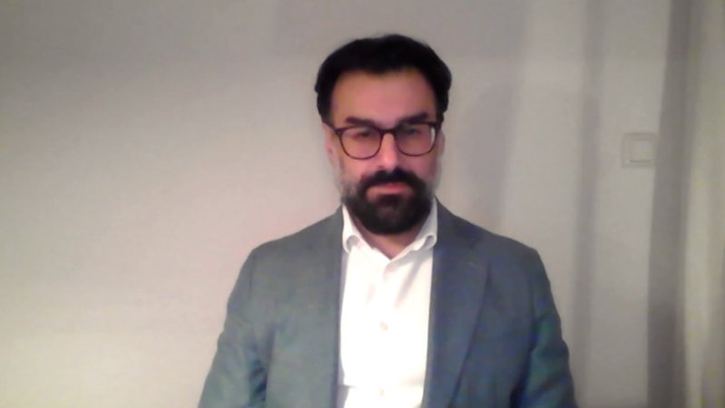 Im Interview bei BR24: Politikwissenschaftler Ali Fathollah-Nejad | Bild: BR Im Interview bei BR24: Politikwissenschaftler Ali Fathollah-Nejad