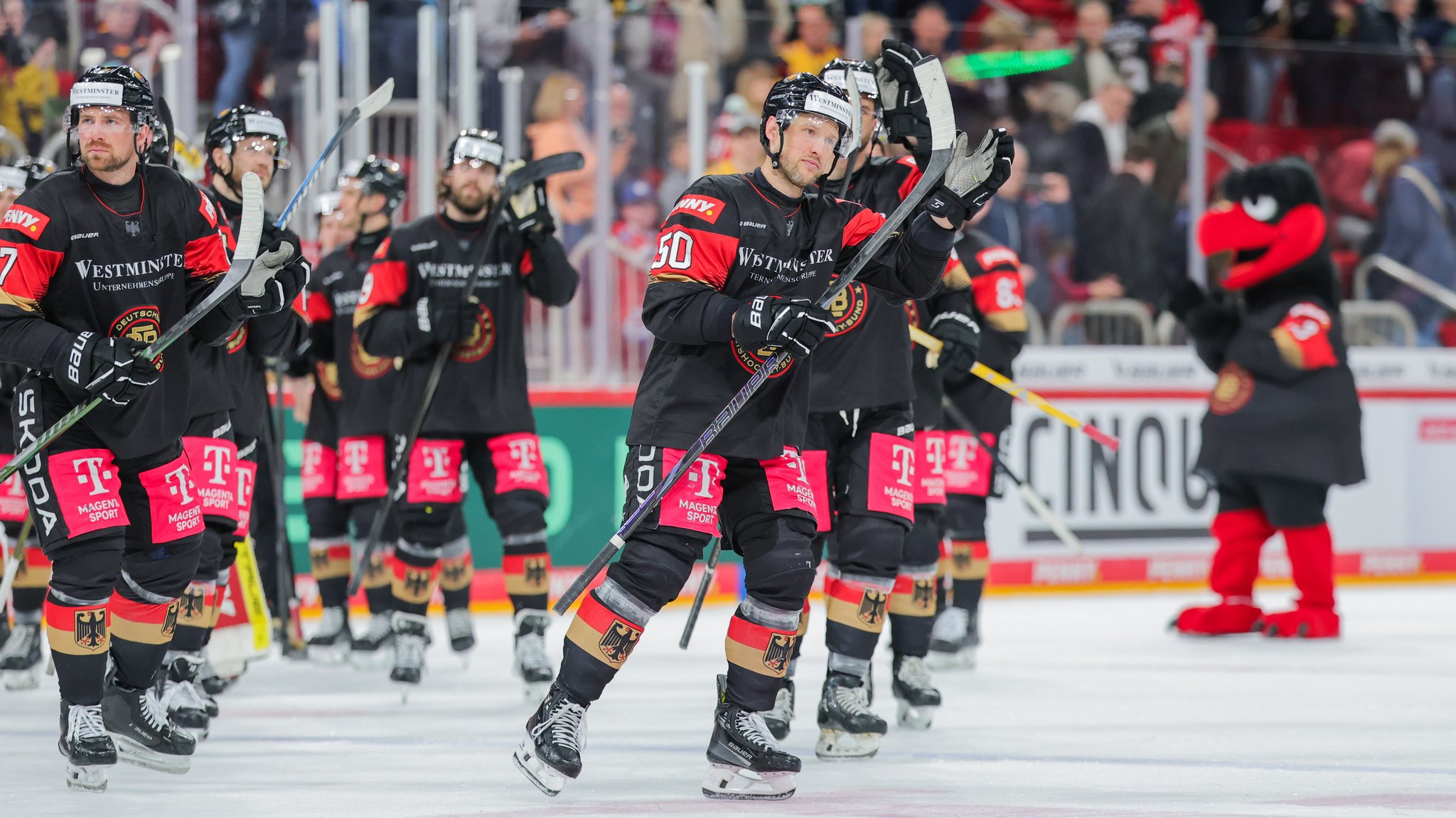 Eishockey: Länderspiel, Deutschland - USA | Bild: picture alliance/dpa | Rolf Vennenbernd Eishockey: Länderspiel, Deutschland - USA