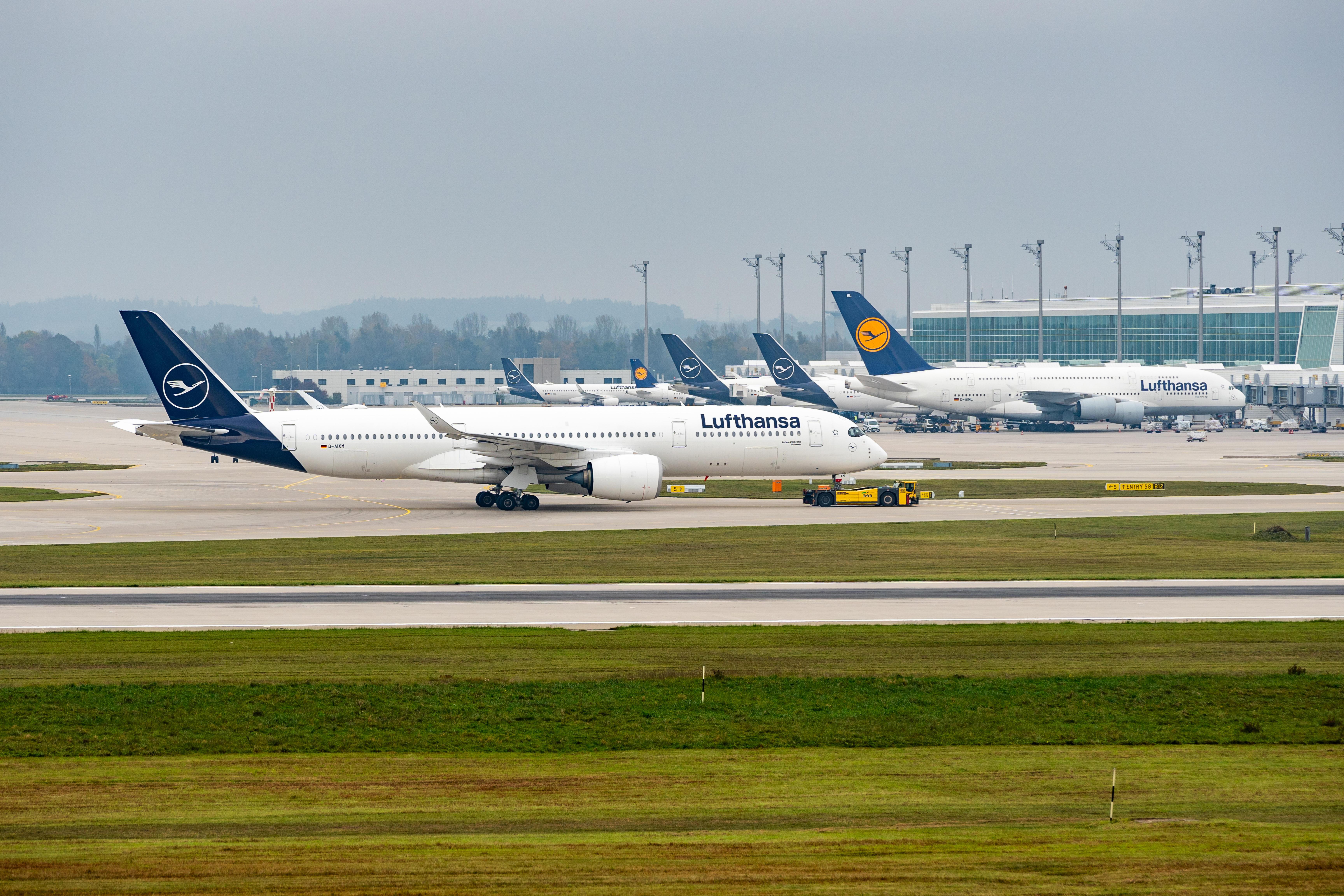 Lufthansa-Maschinen am Münchener Flughafen.