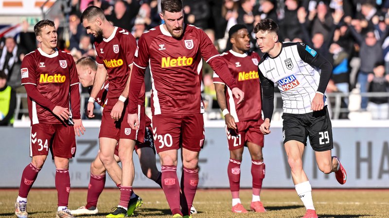 Jahn Regensburg kassiert vier Tore von Telalovic | Bild: picture alliance/dpa Jahn Regensburg kassiert vier Tore von Telalovic