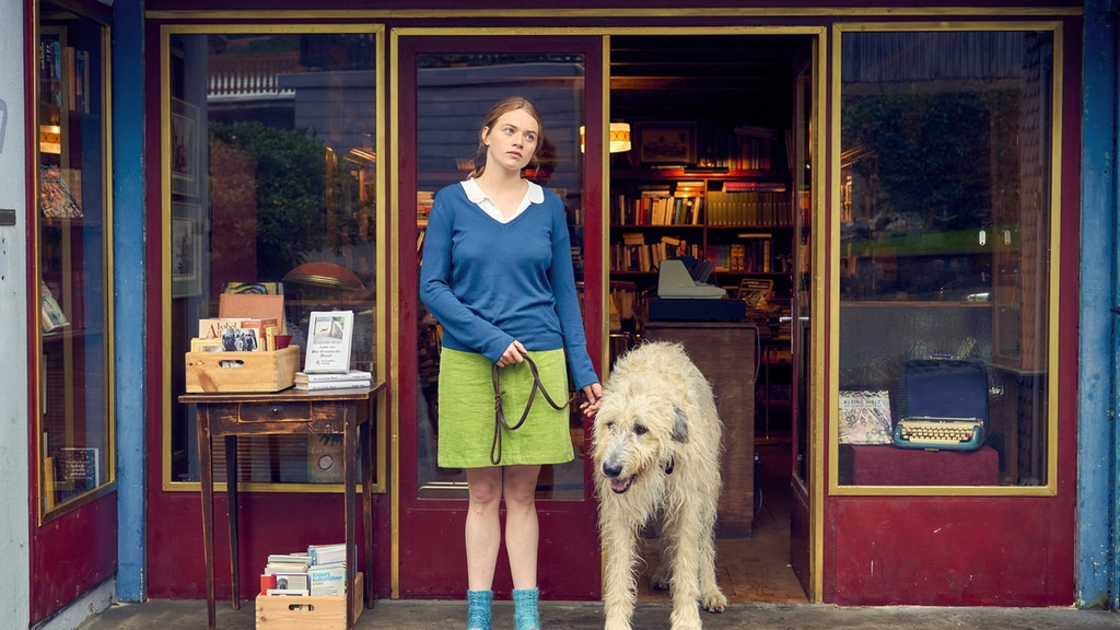 Luna Wedler in "Was man von hier aus sehen kann" (Filmszene)
