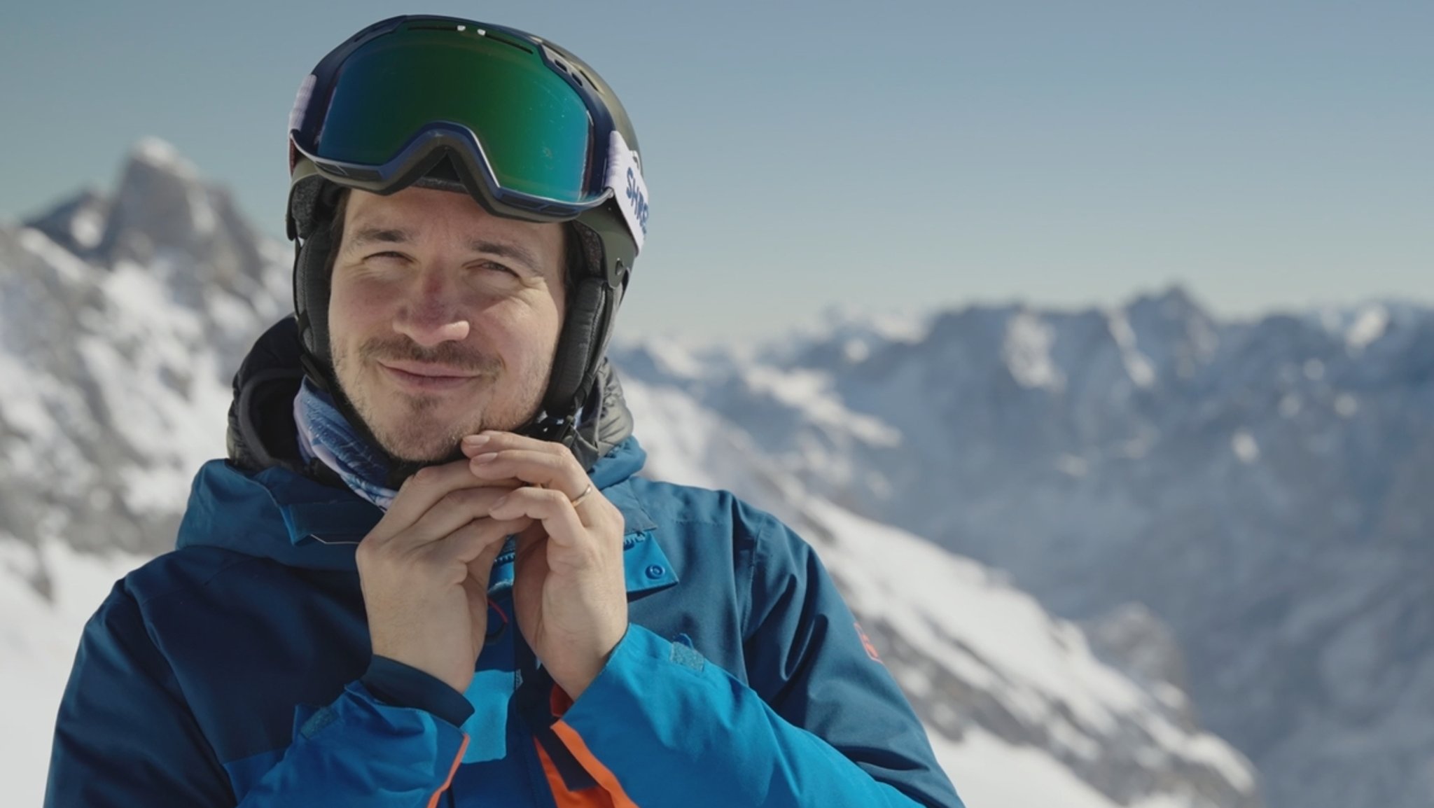 Felix Neureuther, im Hintergrund die Garmischer Berge.