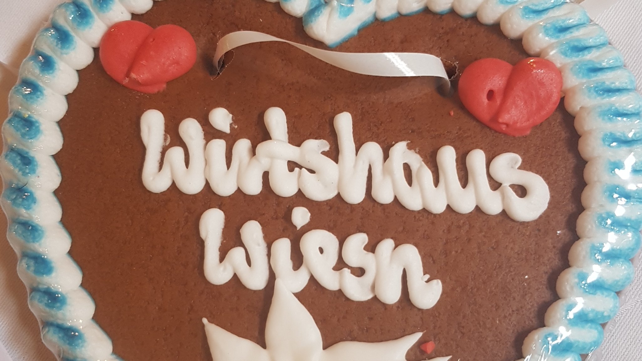 Lebkuchenherz mit der Aufschrift "WirtshausWiesn"