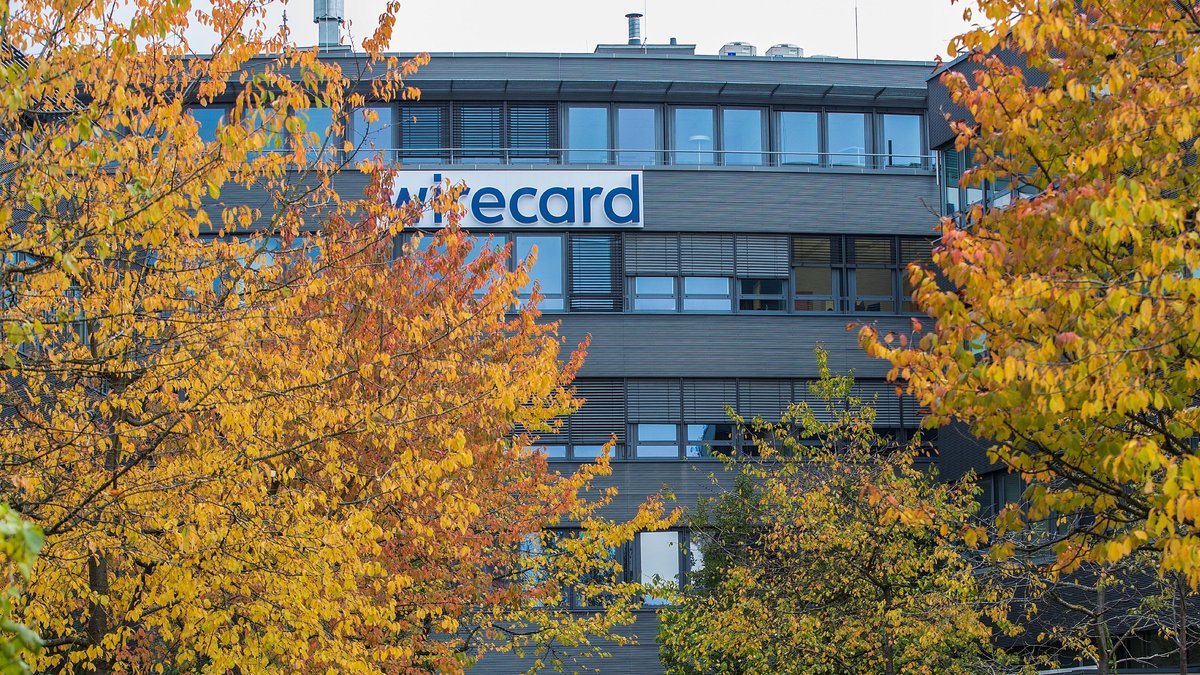 Wirecard-Logo auf einem Bürogebäude