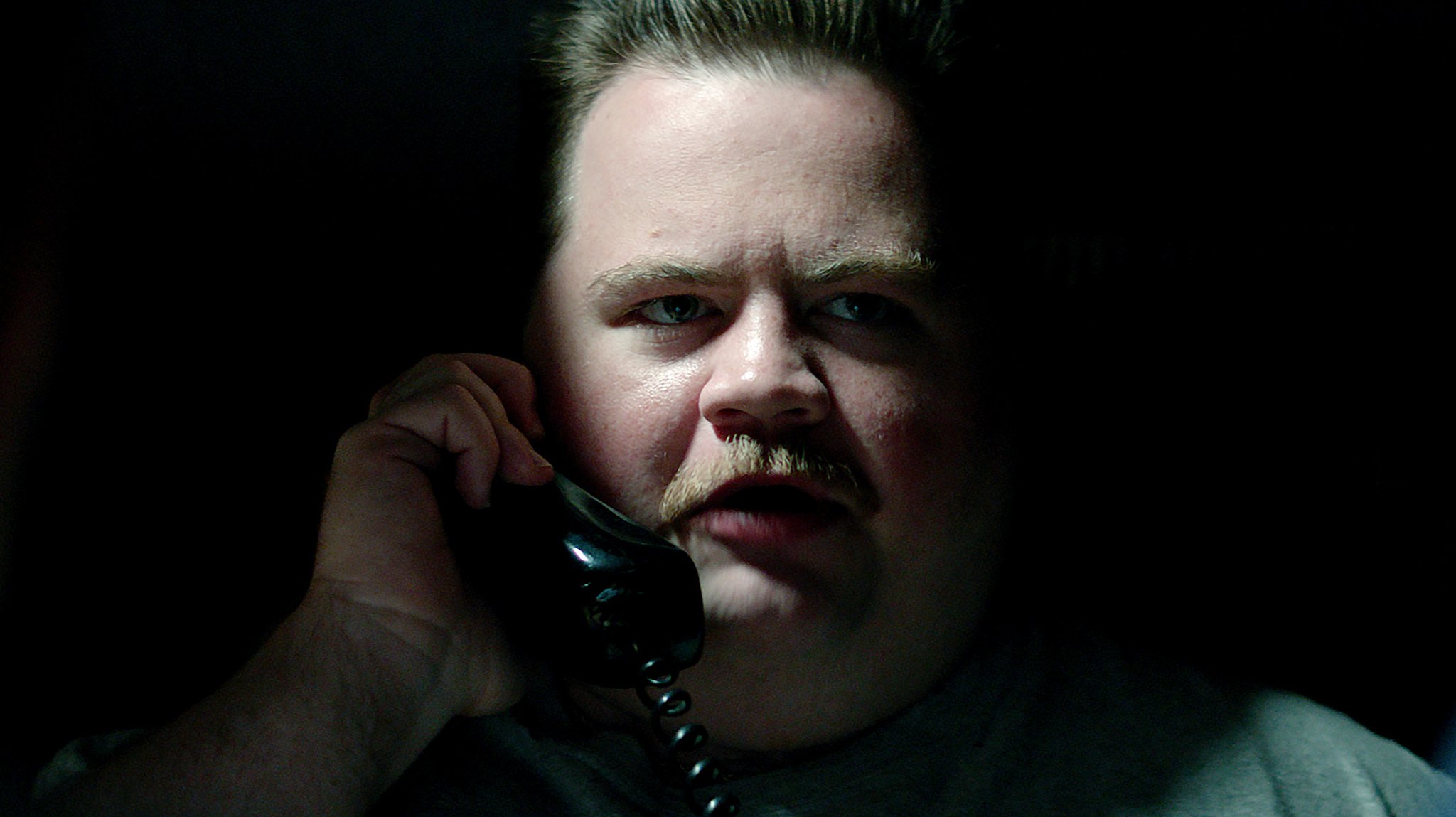 Versuchte Leben zu retten, wird dann zum Hauptverdächtigen eines Bombenanschlags: Paul Walter Hauser in "Der Fall Richard Jewell" (Filmszene).