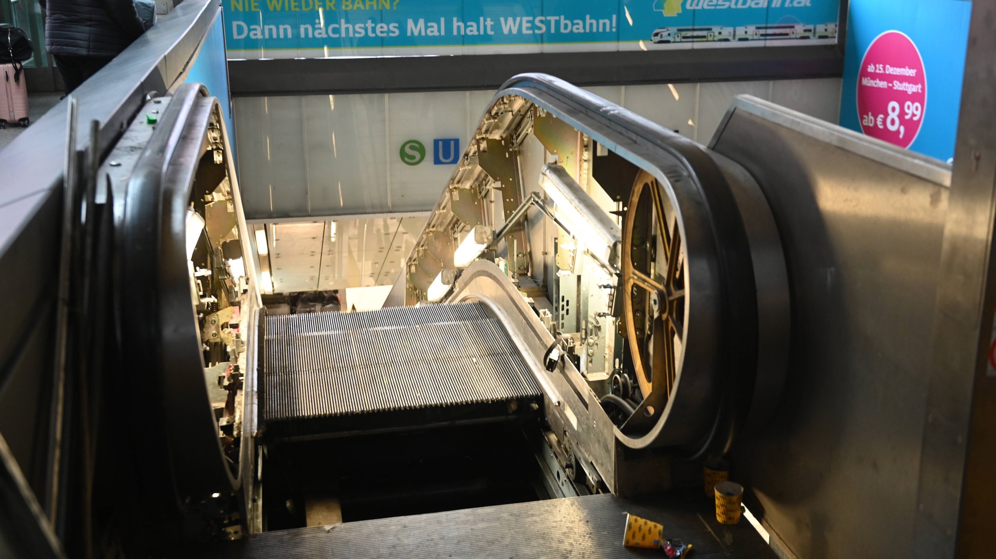 So oft fallen Aufzüge und Rolltreppen an Bayerns Bahnhöfen aus