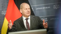 Lettland, Riga: Bundeskanzler Olaf Scholz (SPD) gibt zusammen mit den baltischen Ministerpräsidentinnen eine Pressekonferenz. | Bild:dpa-Bildfunk/Kay Nietfeld