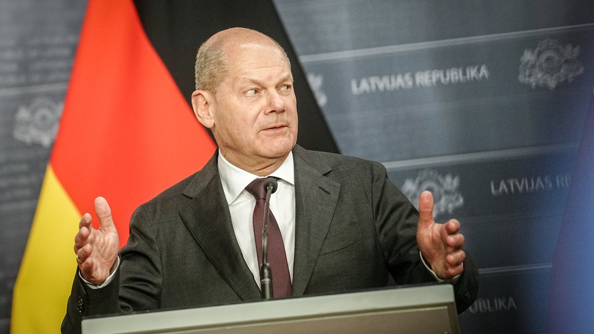 Lettland, Riga: Bundeskanzler Olaf Scholz (SPD) gibt zusammen mit den baltischen Ministerpräsidentinnen eine Pressekonferenz.