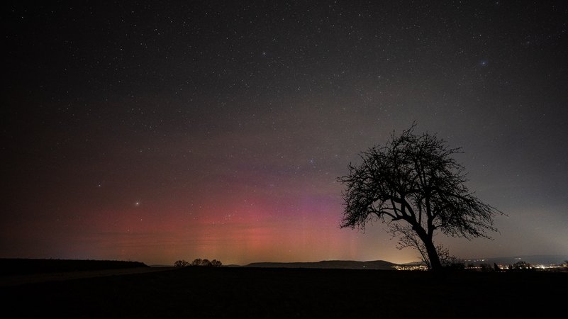 Polarlichter funkeln hinter Saharastaub am Nachthimmel bei Bamberg | Bild: NEWS5 / Ferdinand Merzbach Polarlichter funkeln hinter Saharastaub am Nachthimmel bei Bamberg