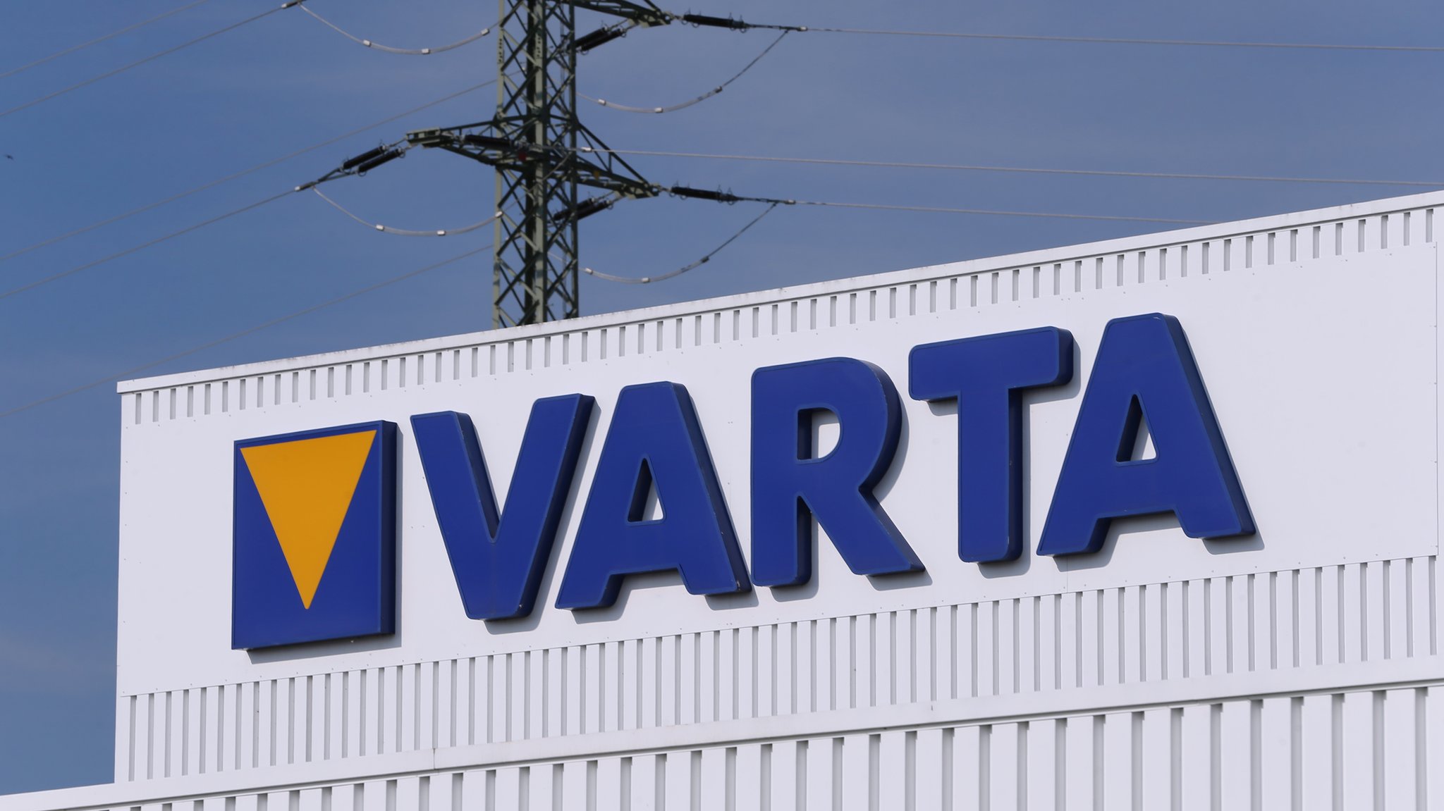 Varta ist mit zwischenzeitlich 1.000 Mitarbeitern in Nördlingen zum größten Arbeitgeber der Stadt aufgestiegen.