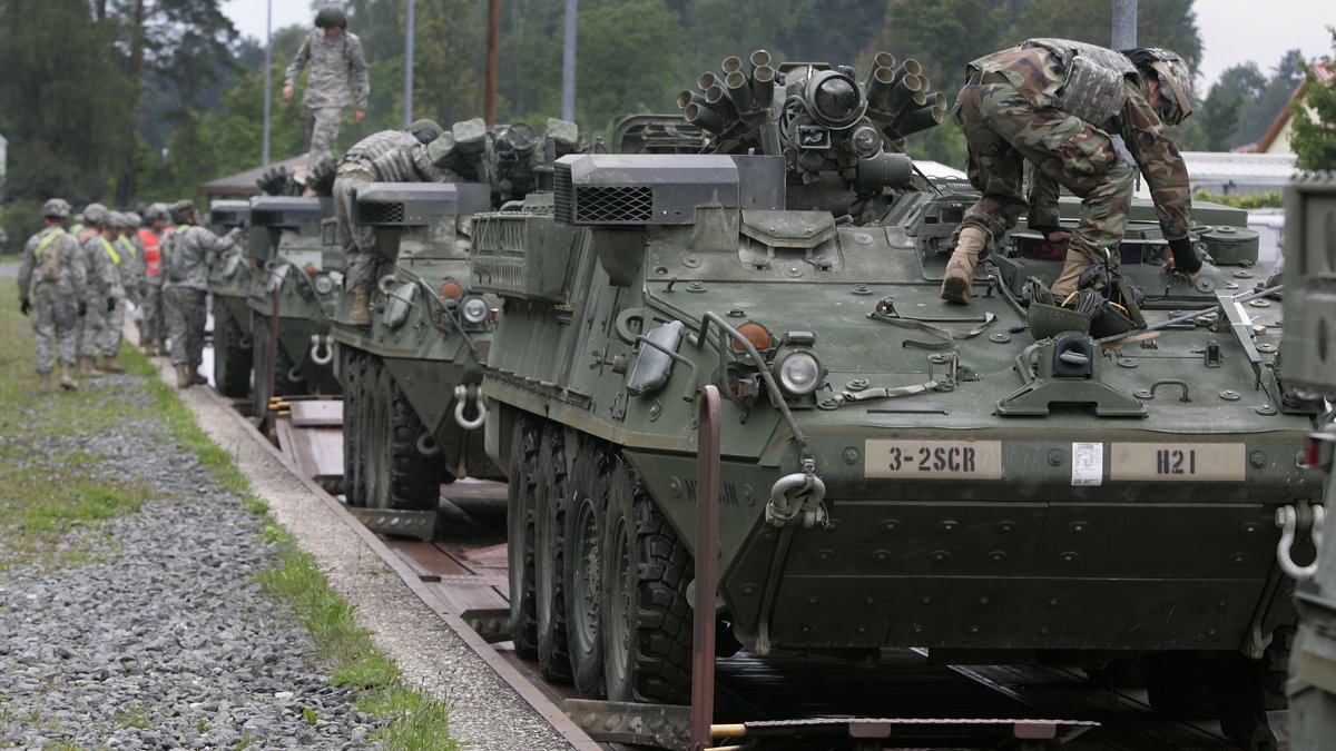 (Symbolbild) US-Soldaten und Panzer der Armee