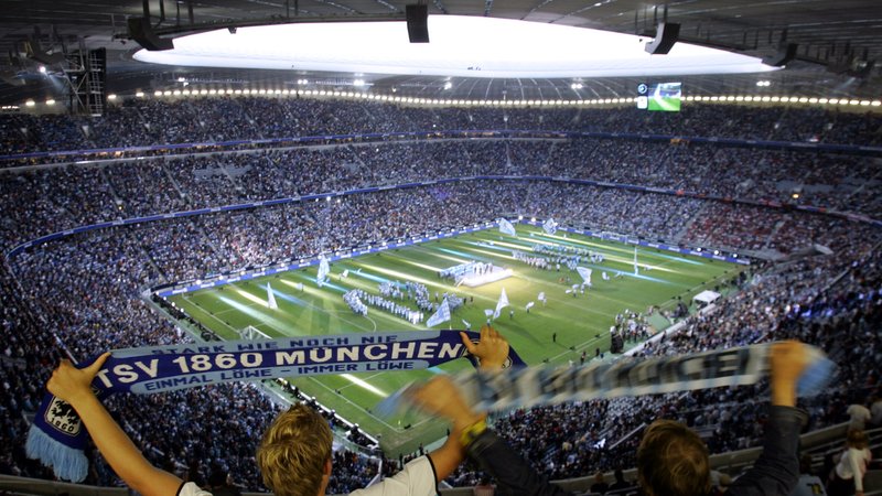 Der TSV 1860 eröffnet die Allianz Arena | Bild: picture-alliance/ dpa/dpaweb | Matthias Schrader Der TSV 1860 eröffnet die Allianz Arena