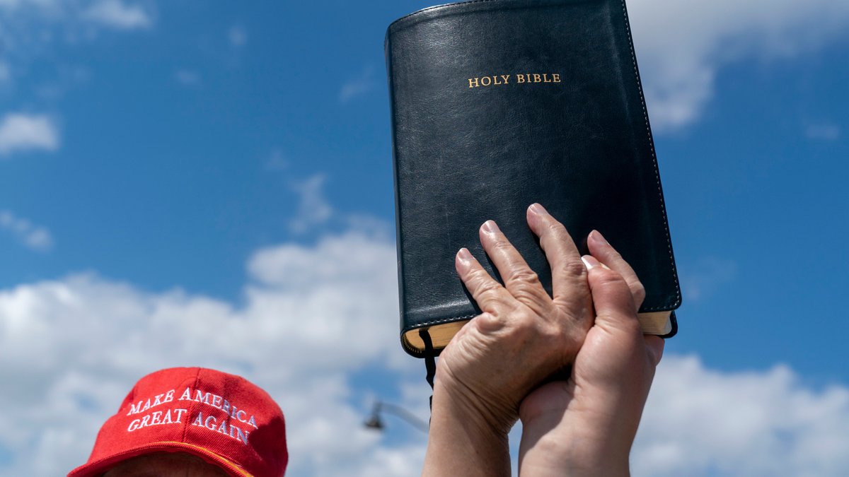 Make America Pray Again: Mittlerweile verkauft Trump sogar Bibeln