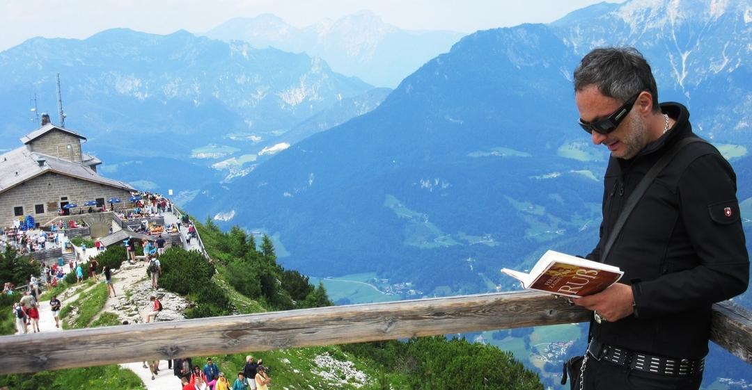 Zu sehen ist das Kehlsteinhaus im Betrieb. 