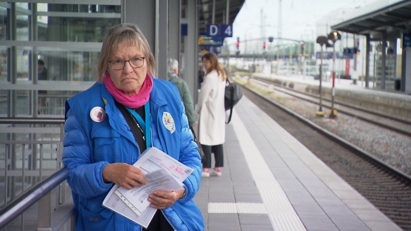 Reisebegleitung der Bahnhofsmission: Hilfe für Alleinreisende. | Bild: BR Reisebegleitung der Bahnhofsmission: Hilfe für Alleinreisende.