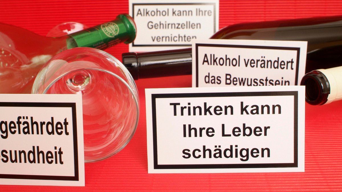 Montage: Warnhinweis für Alkohol